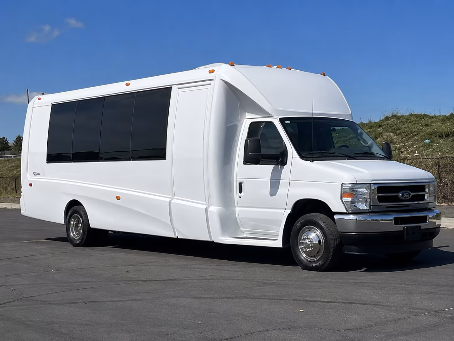 a bridal party bus in southfield that keeps the energy going all day